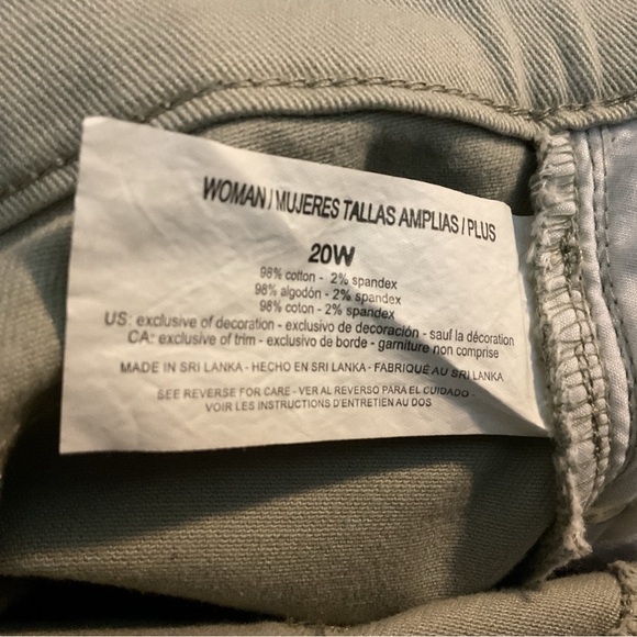 Gloria Vanderbilt Amanda Short 20W Frosted Glass - Picture 5 of 5